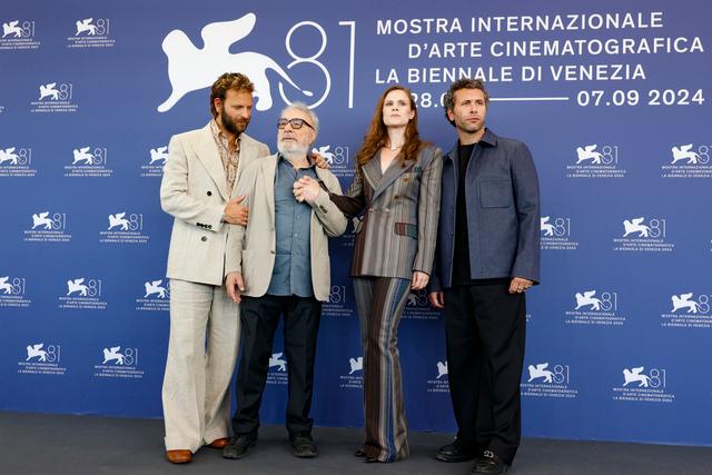 Foto: Gianni Amelio, 'un film contro l'assuefazione alla guerra' | G. di  Vicenza