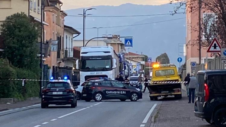 Rosà, inseguimento e schianto dopo il colpo: due banditi arrestati | G ...