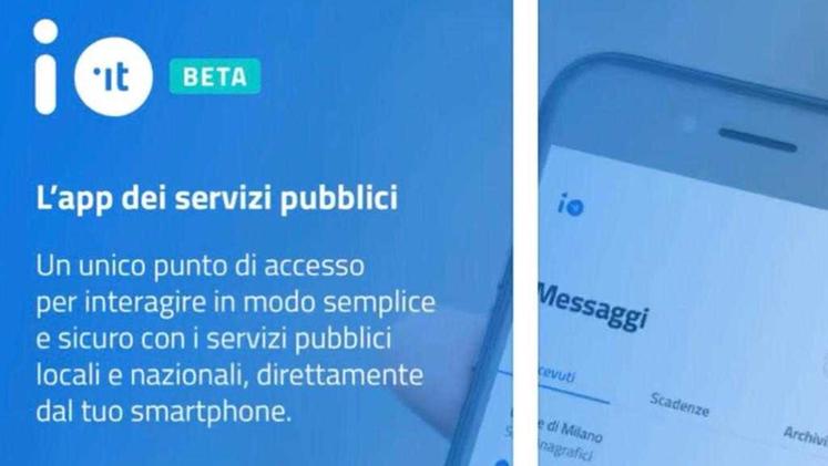 Servizi pubblici: la App Io su uno smartphone