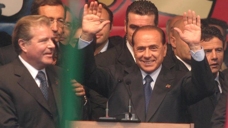 Berlusconi con Enrico Hullweck alla manifestazione organizzata in Piazza dei Signori a Vicenza nel 2006 per protestare contro finanziaria del governo Prodi