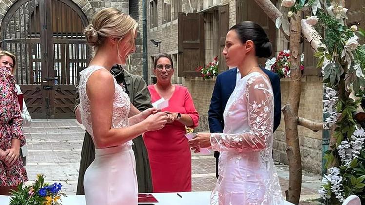 Amore & basket: Kim Mestdagh e Giorgia Sottana si sono sposate a Ypres, cittadina del Belgio dov’è nata l’esterna