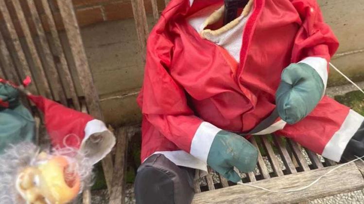 Il Babbo Natale di via Gramsci a Dueville è andato distrutto