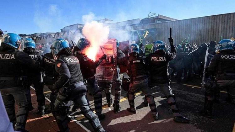Vicenza Clashes between social center activists and the police