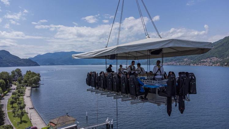 Dinner in the sky arriva a Lazise