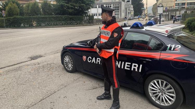 Le vittime hanno chiesto aiuto al 112 dei carabinieri che ha inviato una pattuglia