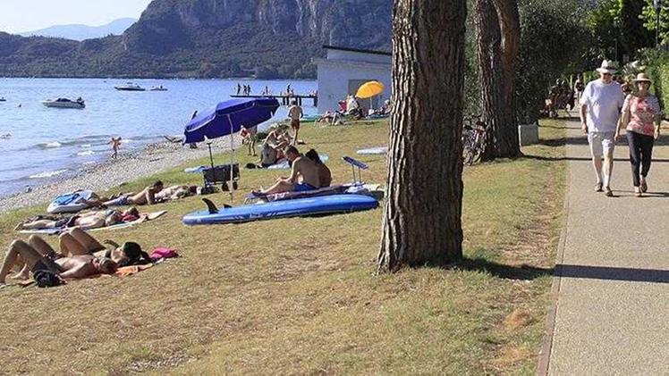 Uno scorcio di un'area camping a Bardolino sul Lago di Garda: in aumento le prenotazioni per il 2024