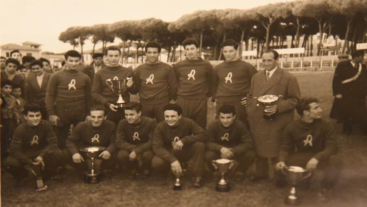La Primavera del Vicenza che il 1° marzo 1954 vinse il Torneo di Viareggio (LANCELLOTTI)
