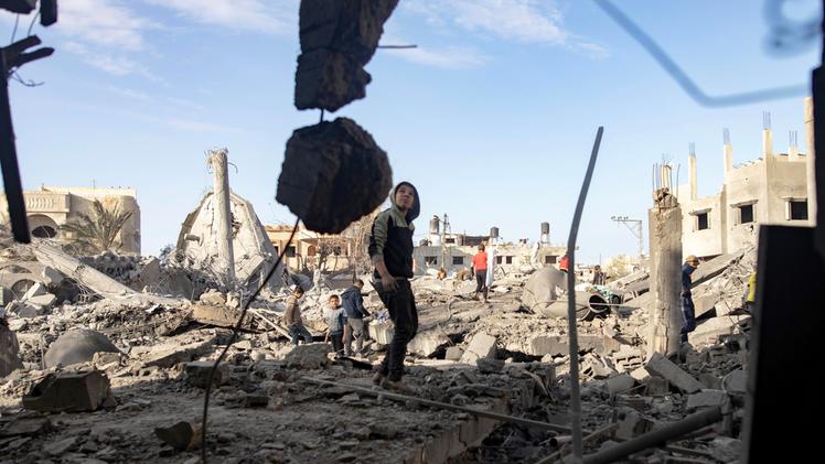 In Gaza search for survivors among the rubble after Israeli bombings