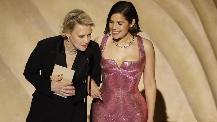 America Ferrera in pink chainmail dress by Versace