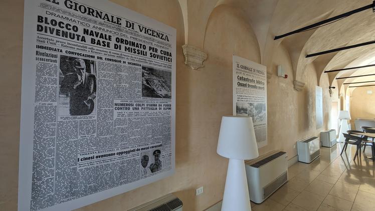Dieci i pannelli che riproducono altrettante prime pagine de Il Giornale di Vicenza e raccontano gli eventi più significativi degli anni ’60 e ’70