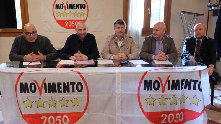 I pentastellati con Il Pd. Da sinistra Campagnolo con Ferrazzi, Cappelletti, Contro e Andreatta (Foto Ceccon)