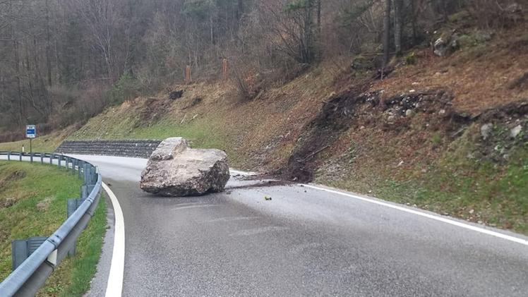 Rockslide The boulder fell onto road 350 between Lastebasse and Folgaria on Easter day