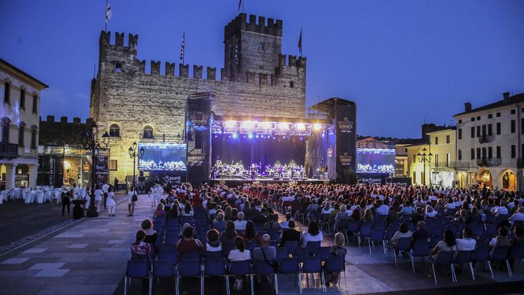 Piazza degli Scacchi A musical event in the stunning Marostica’s square with the Medieval castle