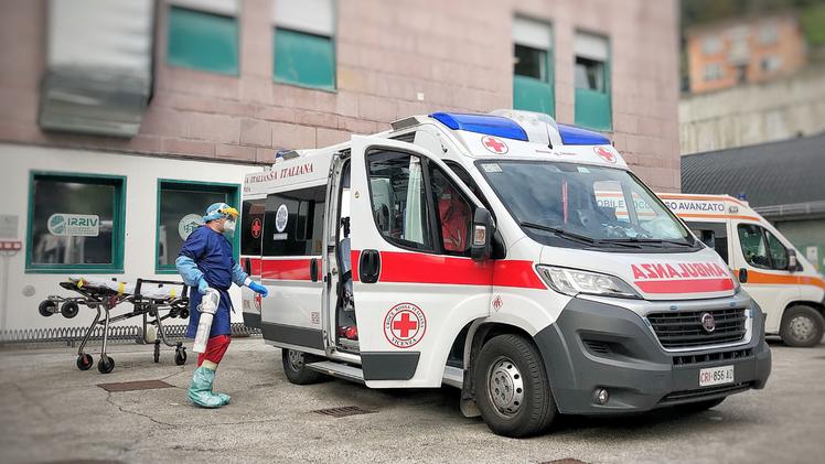 Soccorsi Un’ambulanza della Croce Rossa. Durante l’adunata sarà potenziata la dotazione di mezzi di supporto FOTO ARCHIVIO