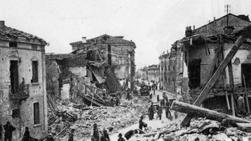 Le macerie in Borgo Berga dopo il bombardamento del 14 maggio 1944