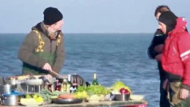 Instagram, video ricette da 15 secondi: lo chef cucina sul mare