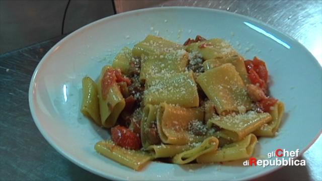 Paccheri con gamberoni, melanzane e pecorino  dello chef Benito Morelli