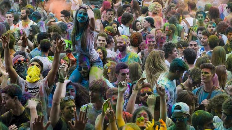 Un'immagine di un Holi Festival dei colori, che sarà a Vicenza il 19 luglio