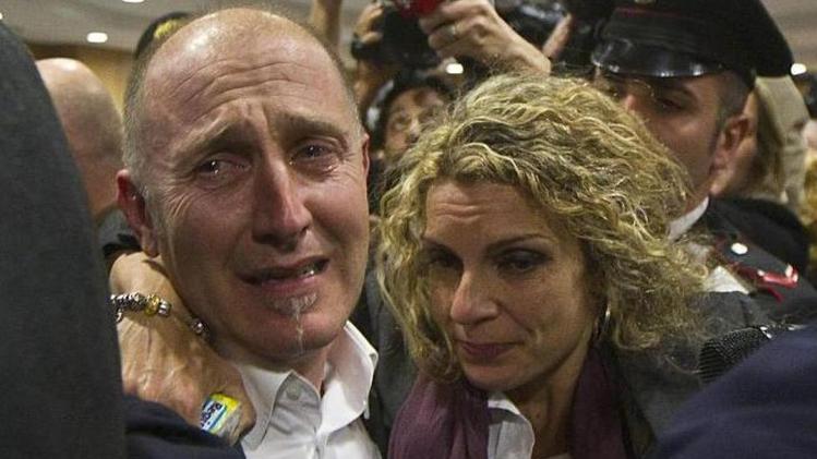 Raniero Busco piange dopo l'assoluzione in appello nel 2012
