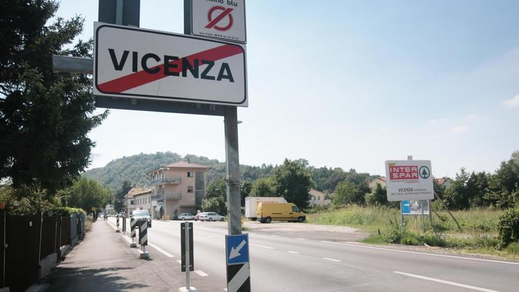 A Sant’Agostino si vive l’assurdo: i residenti di Vicenza e Altavilla al voto in due collegi diversi. COLORFOTO