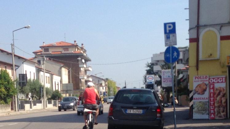 In viale Trieste la ciclabile è realizzata accanto al marciapiede