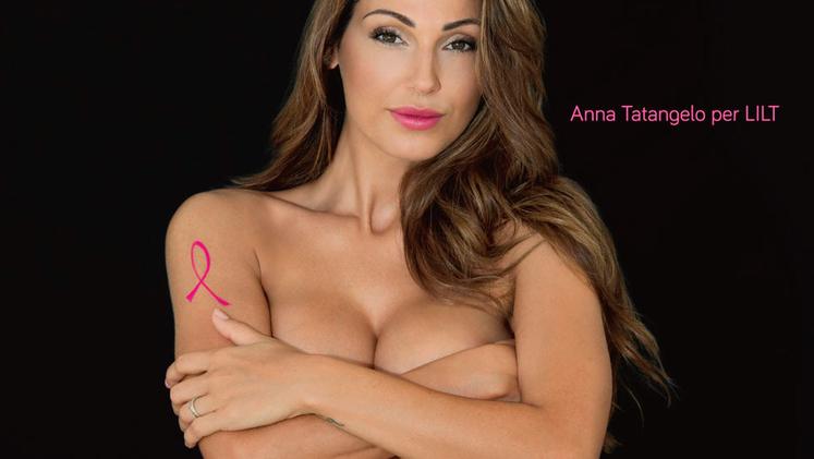 Il poster con la cantante Anna Tatangelo scelta come testimonial