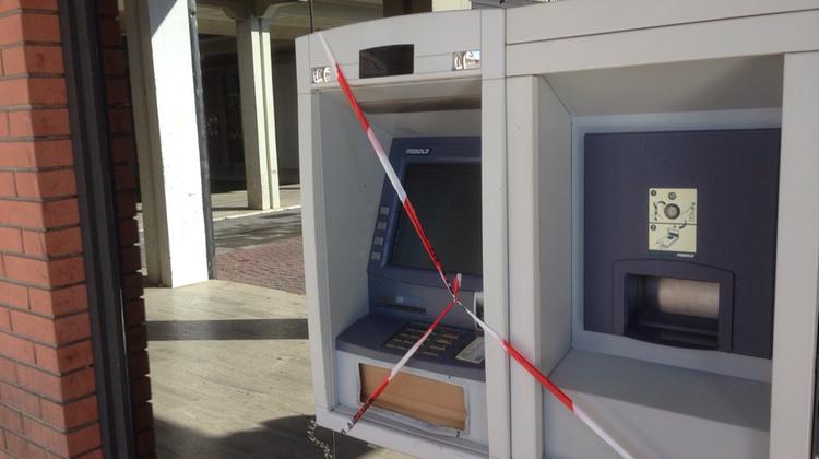Il bancomat della Banca Popolare di Marostica in via dei Laghi