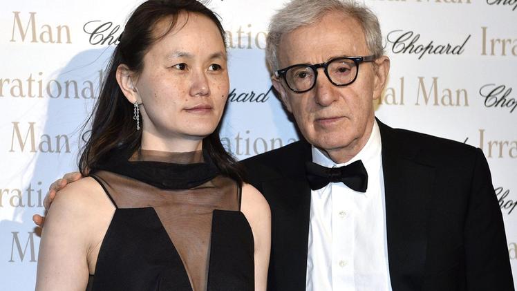 Woody Allen e la terza moglie Soon-Yi Previn, figlia adottiva di Mia Farrow, a lungo compagna dell’attore