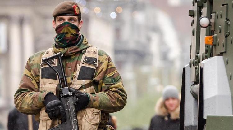 Pochi turisti tra militari armati e blindati a Bruxelles. ANSA