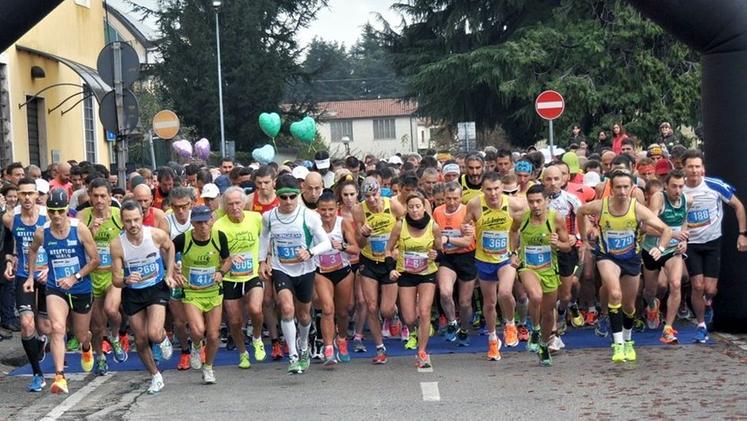 Si corre stamattina l’8ª edizione della Mezza Maratona dei Sei Comuni. Il via da Villaverla, arrivo a Schio