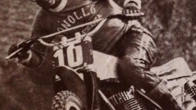 Luigi Ziggiotti in una foto d’epoca mentre gareggia nel motocross