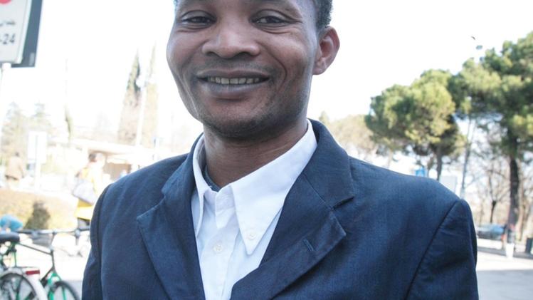 Banse Abdoulaye Zize, 32 anni, falegname. COLORFOTO ARTIGIANA