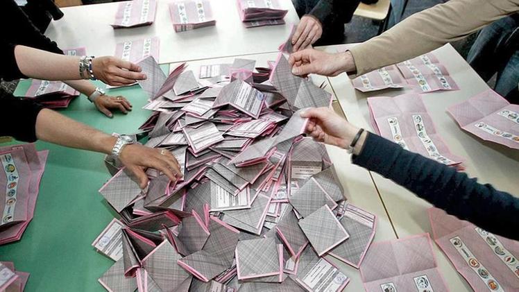 Schede elettorali delle ultime elezioni politiche che si sono tenute nel 2008 . ARCHIVIO
