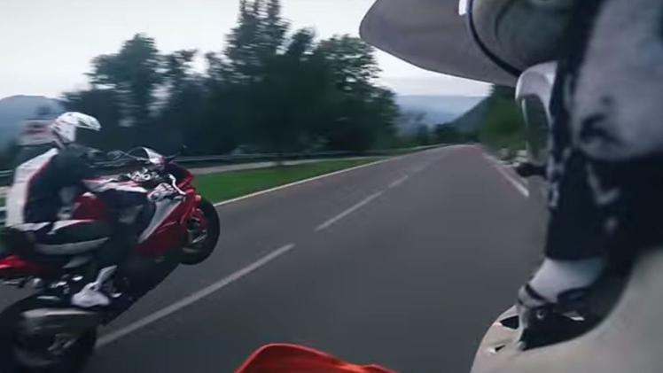 Una delle “gare” tra il motociclista americano e l’amico vicentino