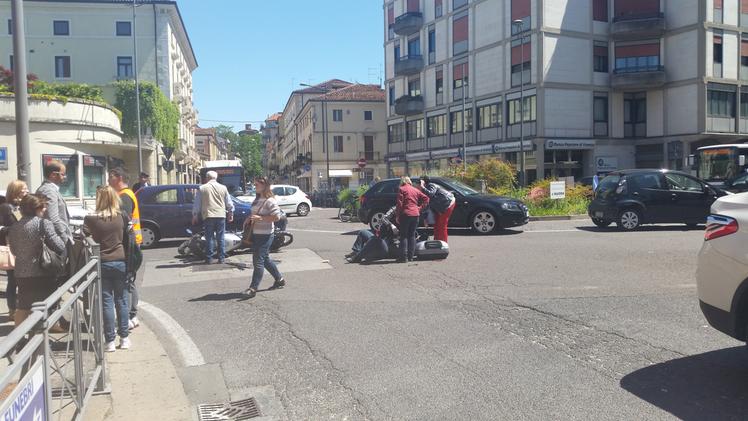 L'incidente in via Milano. FOTO PAROLIN