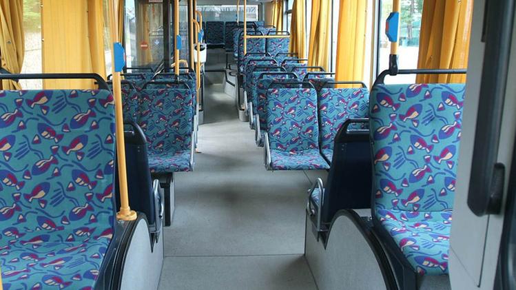 I bus girano pieni soltanto nelle ore di entrata e uscita da scuolaUn autobus urbano completamente vuoto. Purtroppo è uno spettacolo tutt’altro che raro