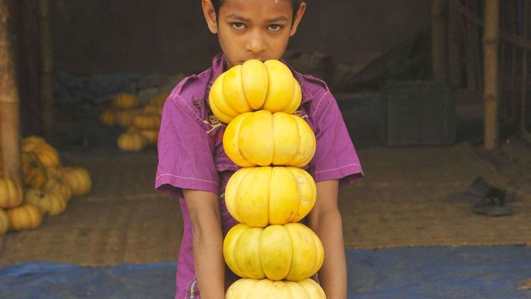 Un bambino bangladese fotografato in patria. IMMAGINE D’ARCHIVIO