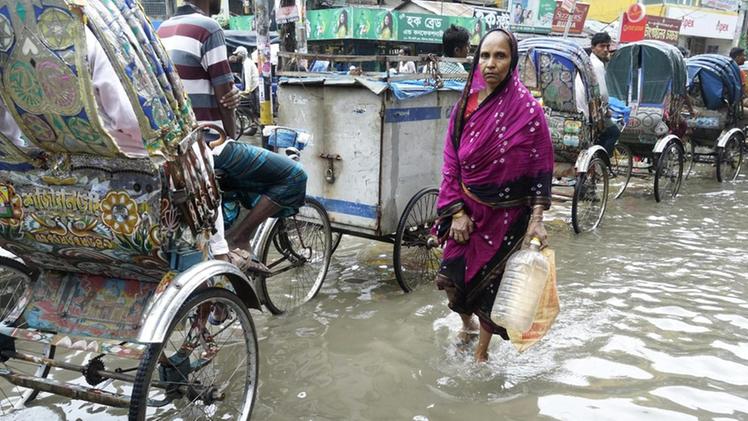 Dacca, capitale del Bangladesh, nel cui quartiere di Mirpur avrebbe dovuto abitare Abu con  la nonna malata