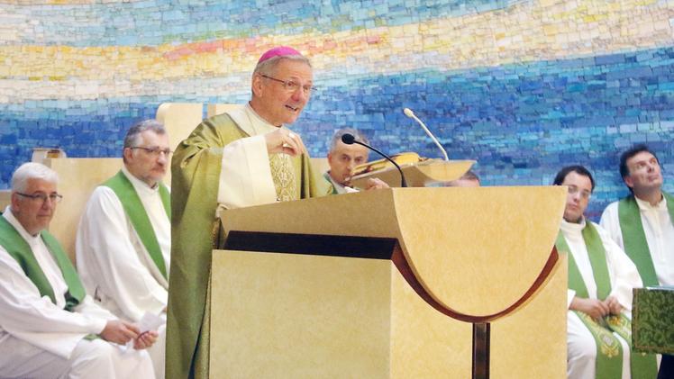 Il vescovo Cipolla nella concelebrazione in chiesa. STUDIOSTELLA-CISCATO