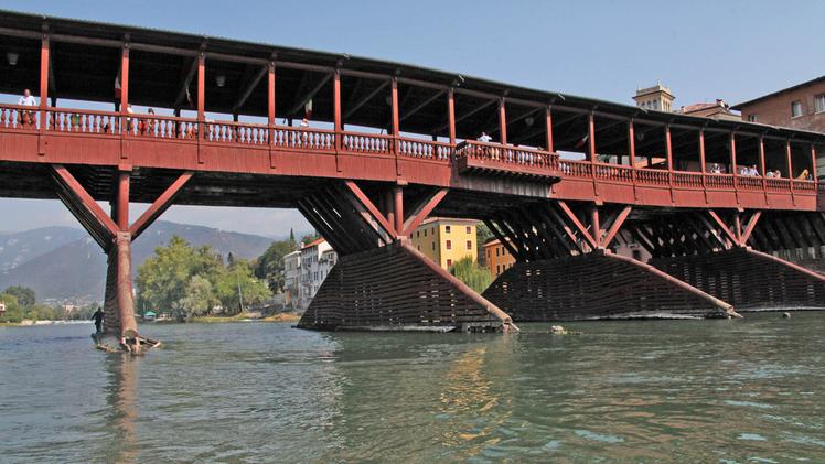 C’è grande attesa per la decisione del Tar sul PonteIl Ponte degli Alpini porta ben evidenti i segni  del tempo