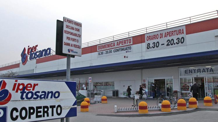 L’ingresso del supermercato Tosano di San Giuseppe. FOTO CECCON