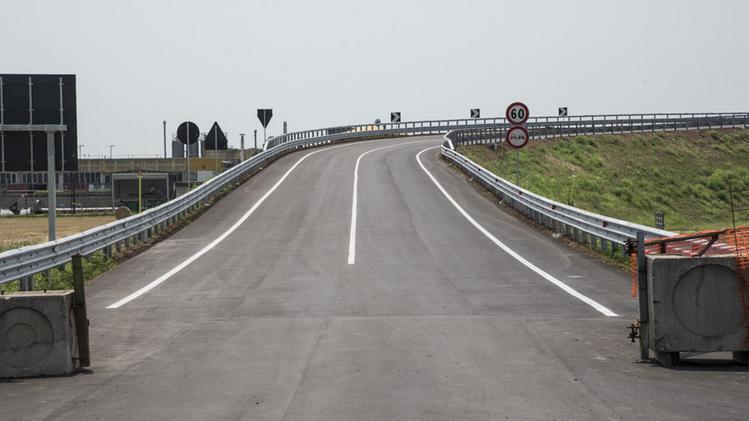 Pronta la bretella di collegamento tra la variante della sp 246 e il casello autostradale.  FOTO MASSIGNAN