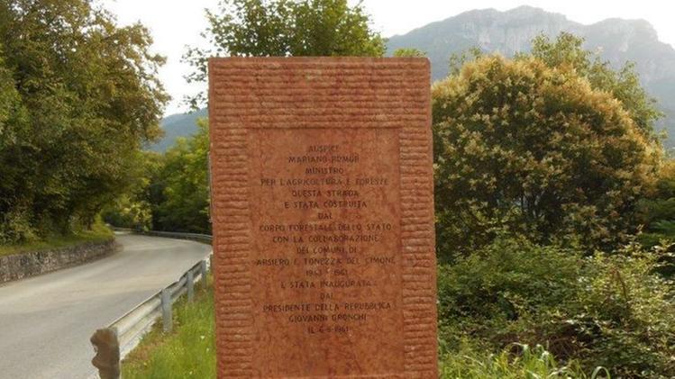 Un cippo celebra la “Direttissima” voluta da Rumor G. di Vicenza