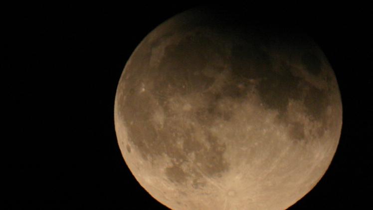 Eclissi parziale di Luna: è evidente il caratteristico oscuramento della parte superiore