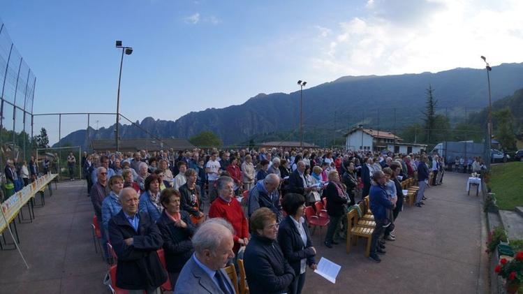 Un momento della celebrazione di ieri mattina a Recoaro. FOTO ZILLIKEN In cinquecento per salutare i nuovi parroci dell’unione pastorale