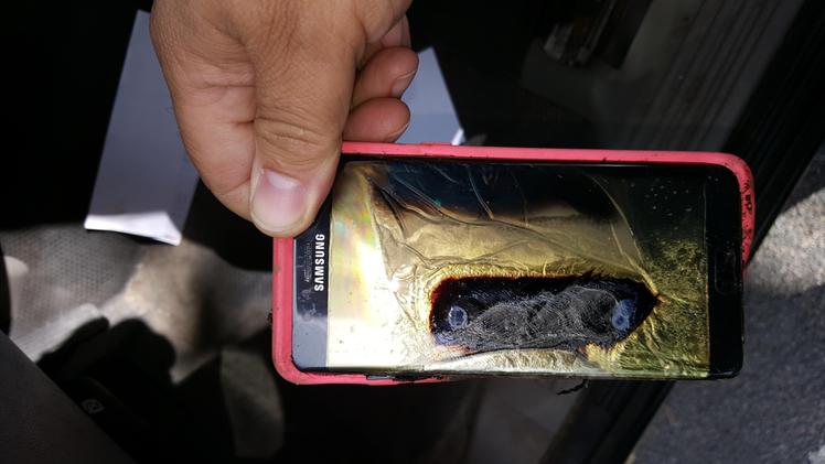 Un Galaxy Note 7 distrutto dall'autocombustione