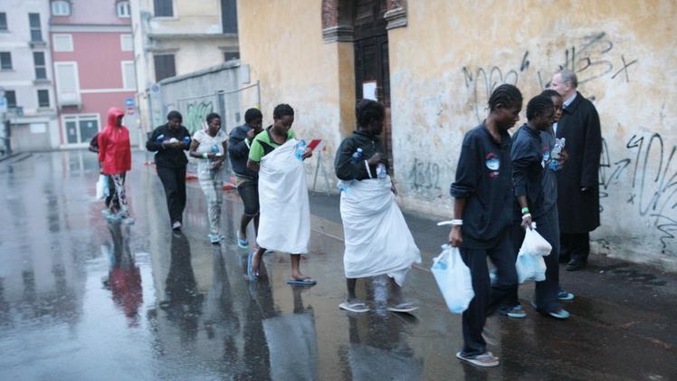 L’arrivo delle richiedenti asilo africane a San Pietro. COLORFOTO