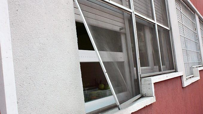 Le 13enni hanno forzato una finestra della scuola