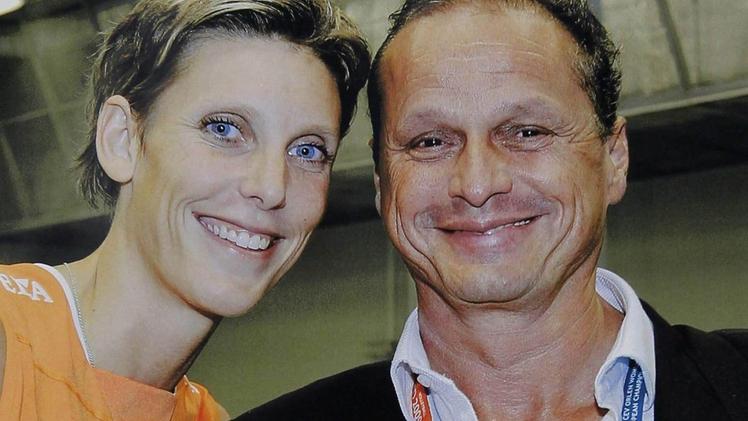 Un’immagine felice di Ingrid Visser e del compagno Lodewijk Severin poi barbaramente uccisi