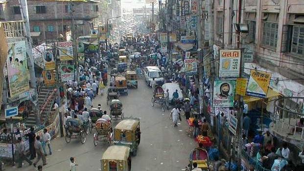 Una via del quartiere di Dacca dove abita Abu